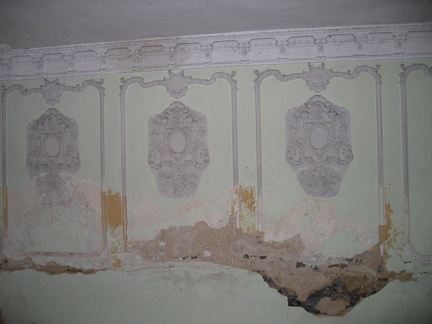 f8. stuccowerk pronkkamer voor restauratie