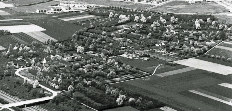 1963 Dorpsstraat en St Michiel; luchtfoto Pinxt.jpg