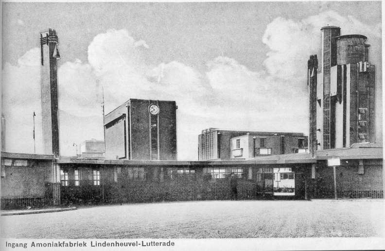1930 ingang ammonialfabriek. bron Geleen 1815-2000.jpg