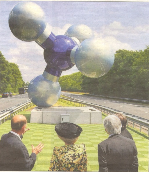 1959-00-00. Vondst aardgas. Koningin onthult  gasmolecuul in Hoogezand in 2009. foto ANP.jpg