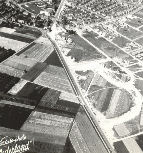 1957-04-07   stukje v. luchtfoto, overzijde Frans Erenslaan.jpg