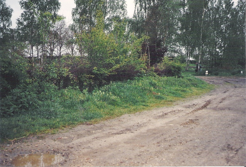 1985. Grenssteen bij bassin Van Akenstraat foto HKV Becha.jpg