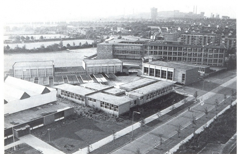1971 semi permanente S-gebouw Sint Michiell.jpg