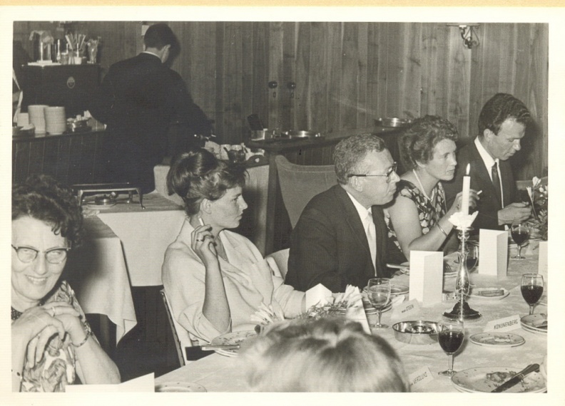 1964 afscheid  schoolbestuur rechts Hr Bakker, mevr Bakker en hr. Roell  foto mw Bakker-Blom2.jpg