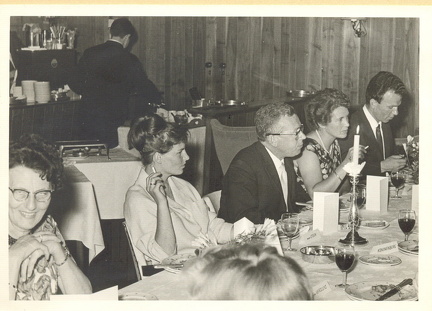 1964 afscheid  schoolbestuur rechts Hr Bakker, mevr Bakker en hr. Roell  foto mw Bakker-Blom2