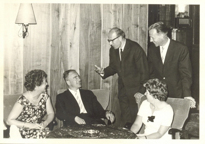 1964 afscheid hr Schuyer van schoolbestuur foto mw Bakker-Blom1.jpg