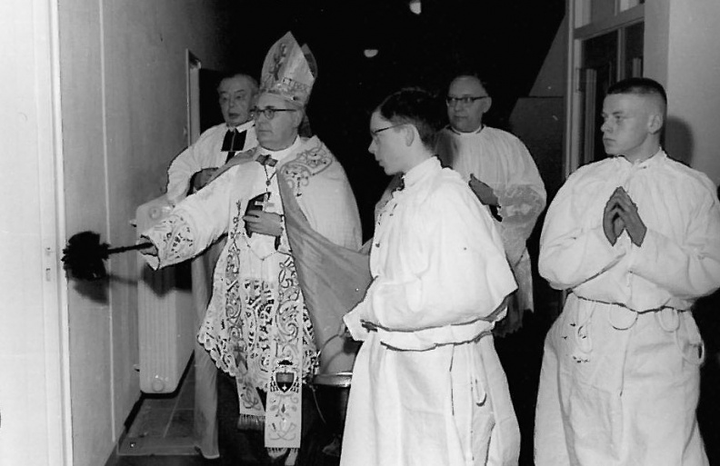 1961-01-10 inzegening door Bisschop Moors.jpg