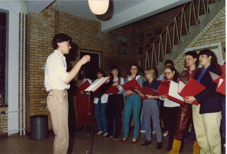 1981 Joy repetitie in St.Josefschool; foto Claessens_.jpg