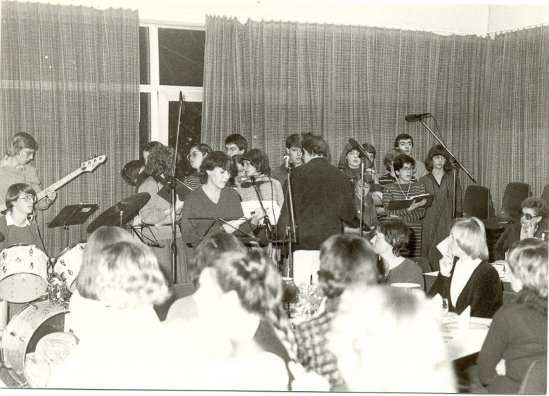 1981-12 Optreden Countrysingers bij 1e lustrum;  DOV.jpg