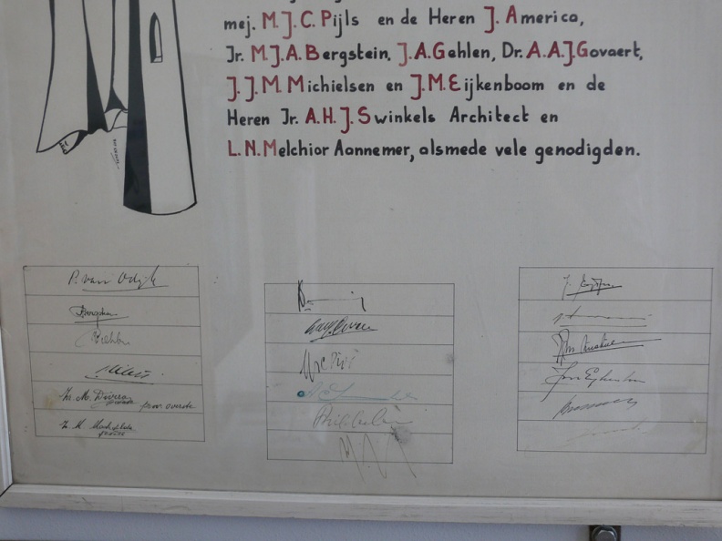 1961-09-29  Eerste steenlegging handtekeningen.jpg