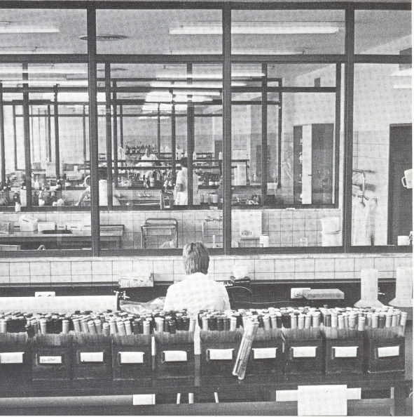 1973 ziekenhuis laboratorium.jpg