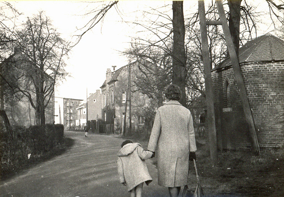 1964+ Dorpsstraat 49, 52 -54, kapel en flats Lienaertsstraat  Eussen-Peters