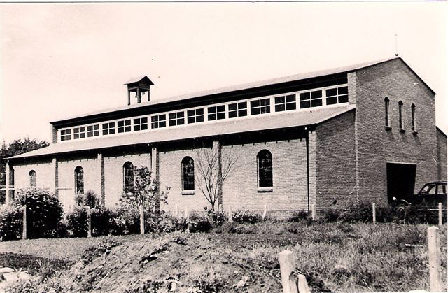 1960 Verrijzeniskerk in den beginne.jpg